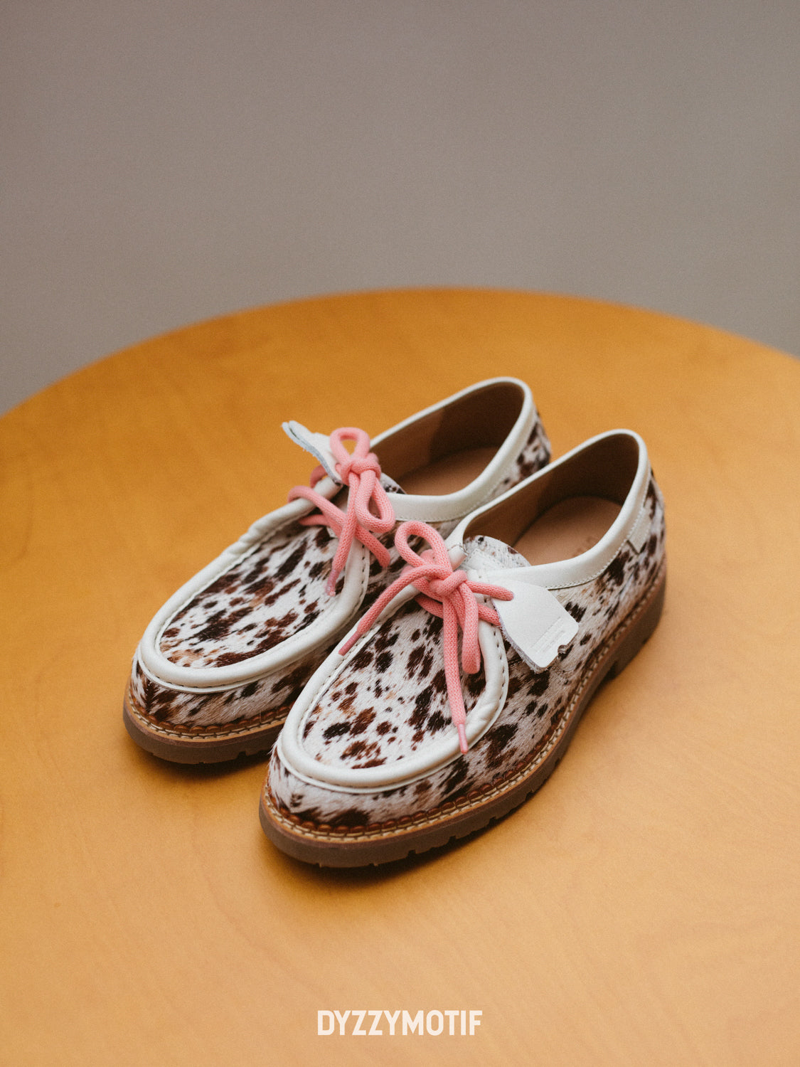 DYZZYMOTIF HORSEHAIR LEATHER DERBY
