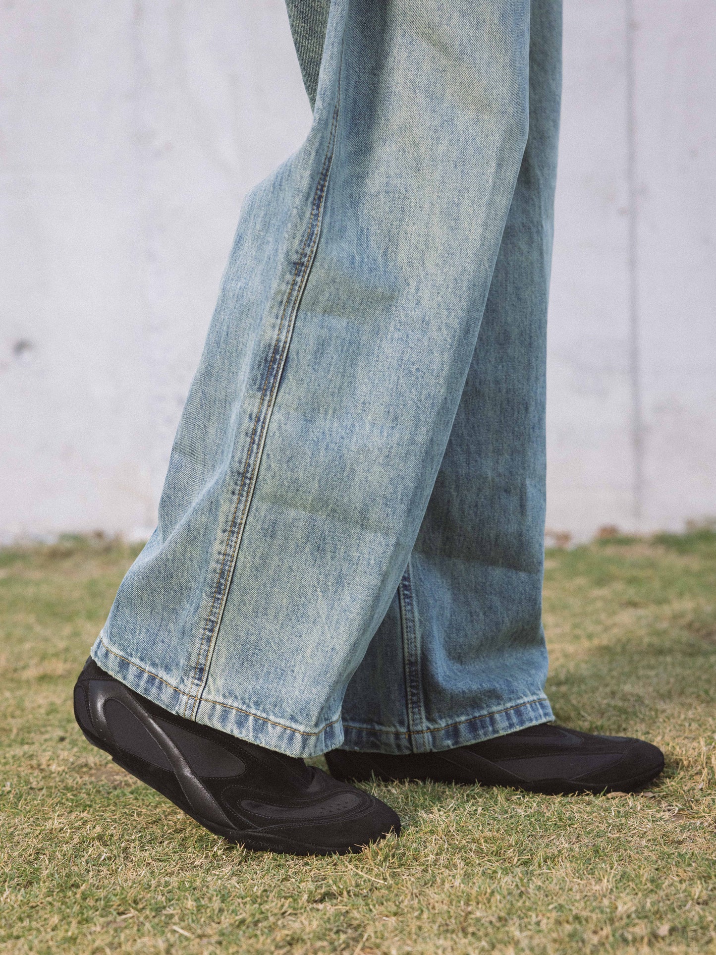 DYZZYMOTIF SLIP-ON SNEAKER