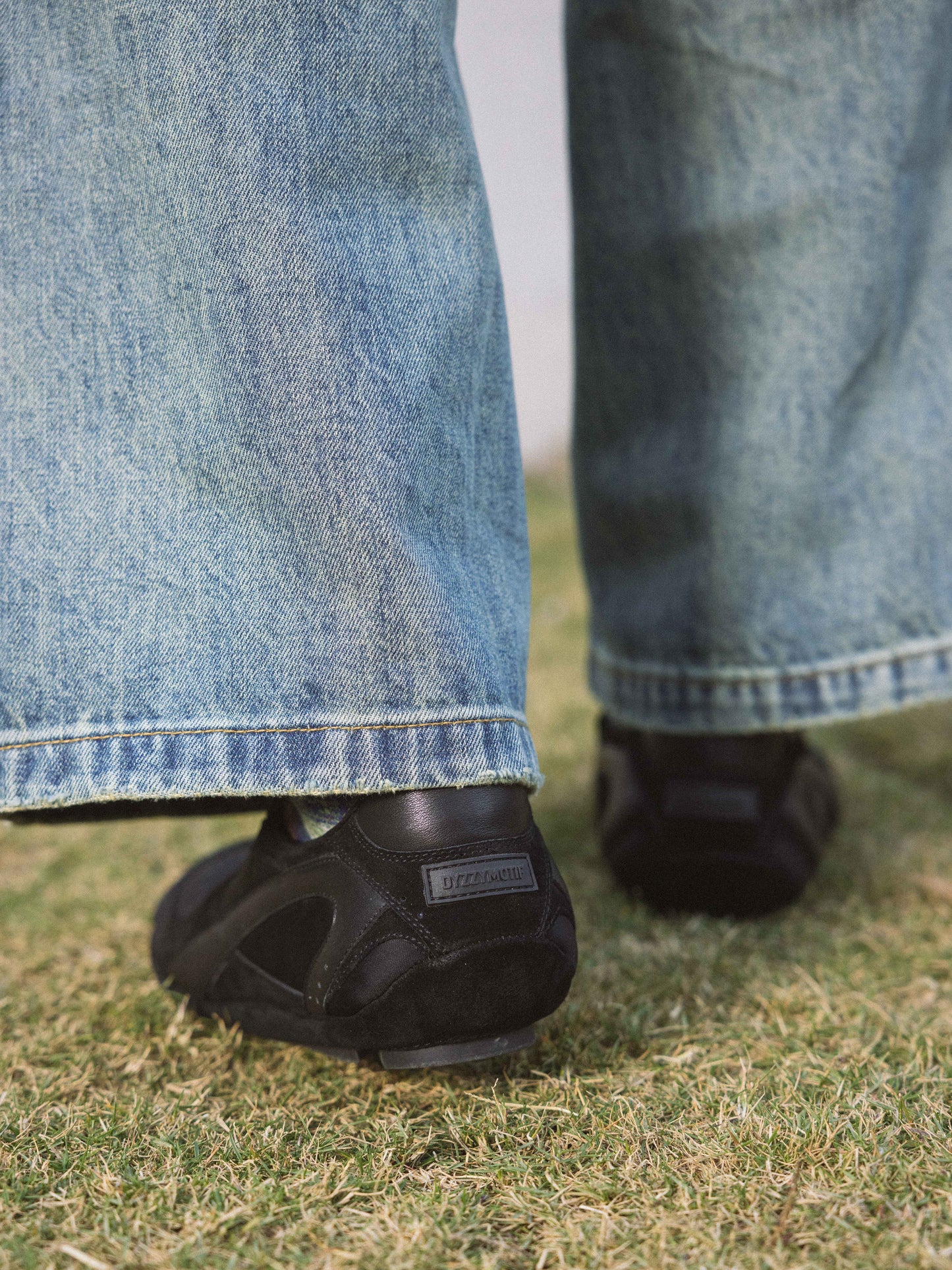 DYZZYMOTIF SLIP-ON SNEAKER