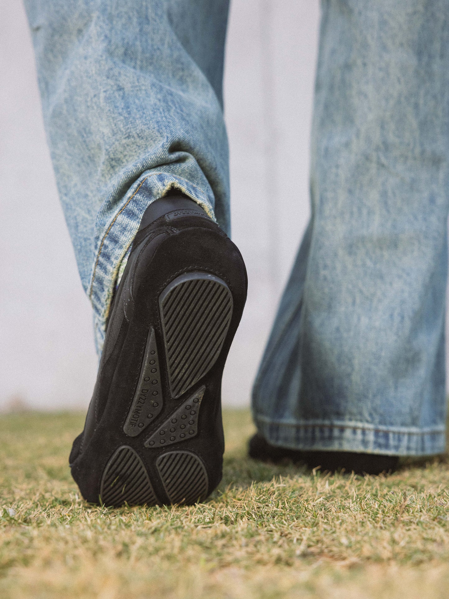 DYZZYMOTIF SLIP-ON SNEAKER
