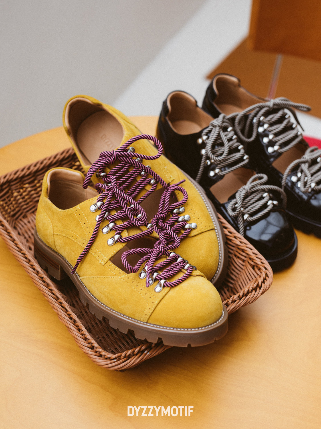 DYZZYMOTIF HORSEHAIR DERBY CAVALLO