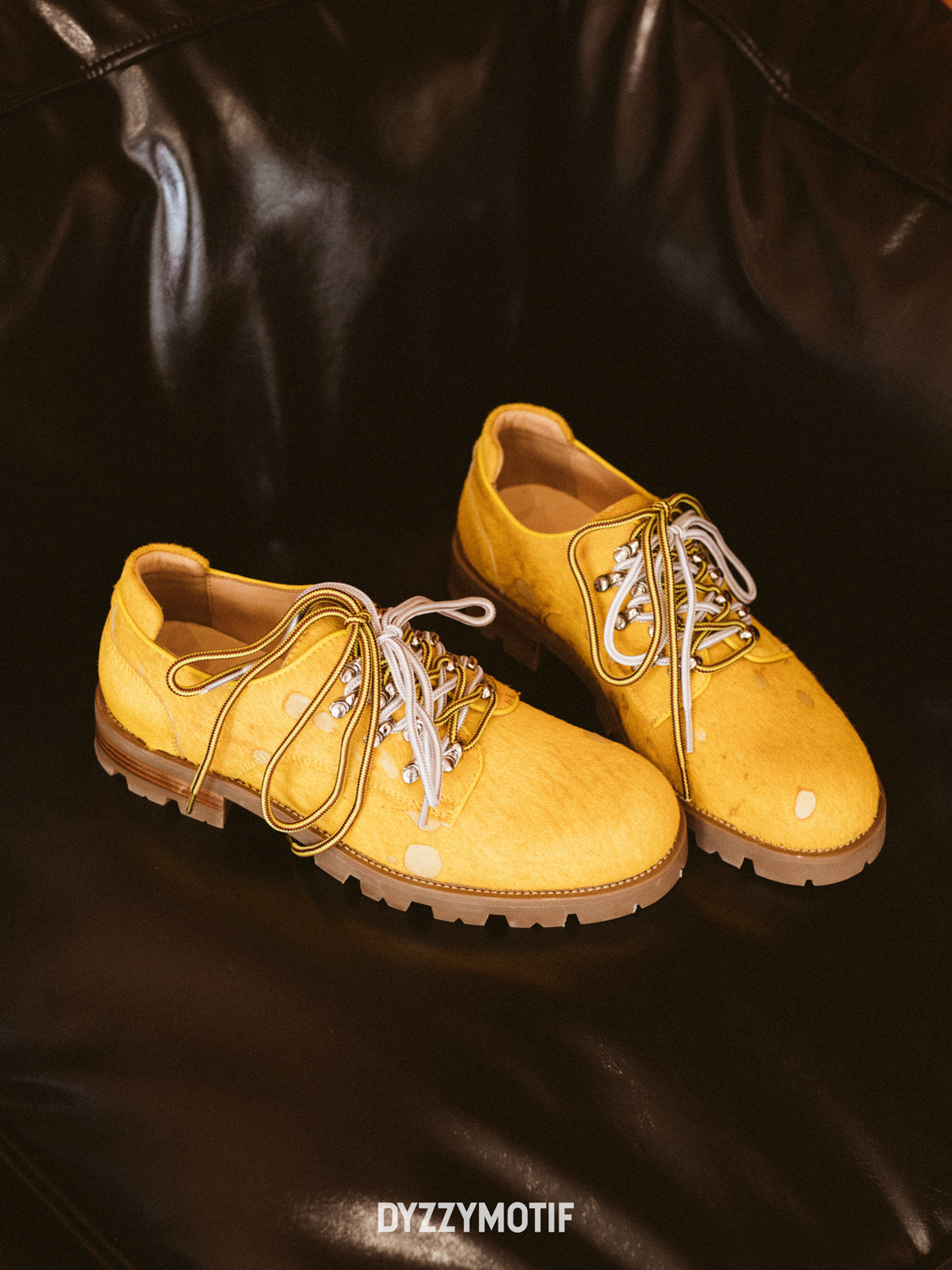 DYZZYMOTIF HORSEHAIR DERBY CAVALLO
