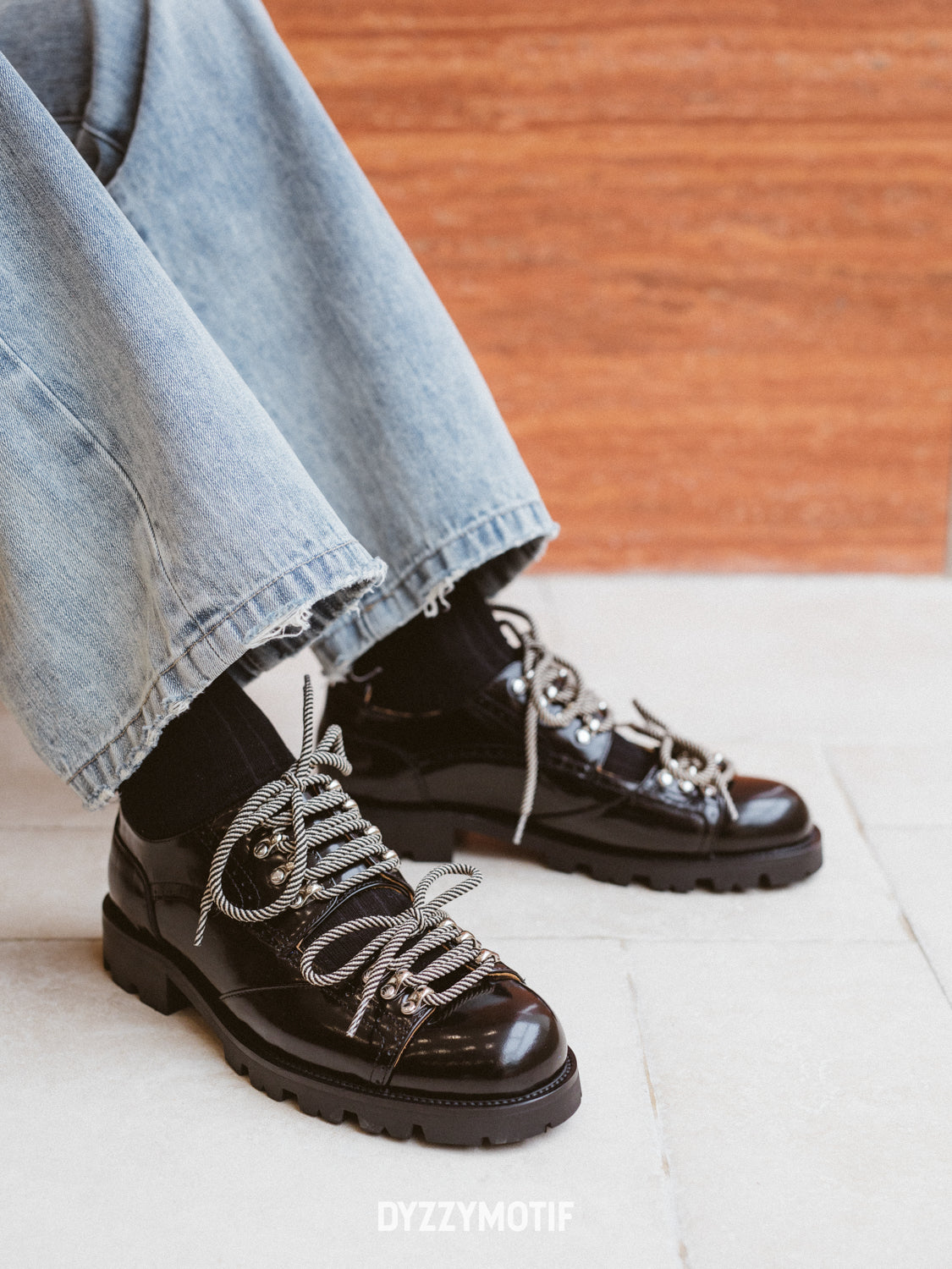 DYZZYMOTIF HORSEHAIR DERBY CAVALLO