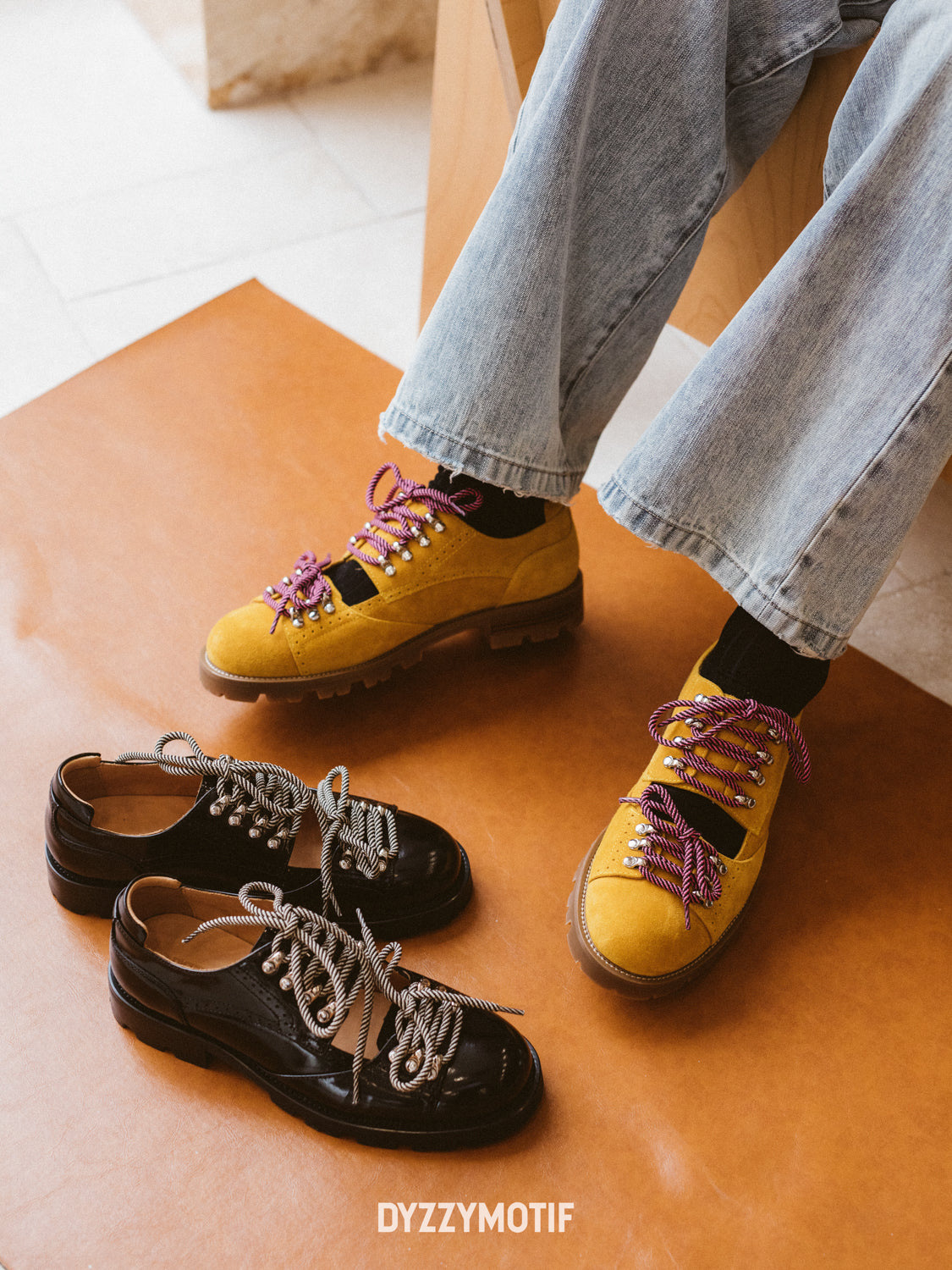 DYZZYMOTIF HORSEHAIR DERBY CAVALLO