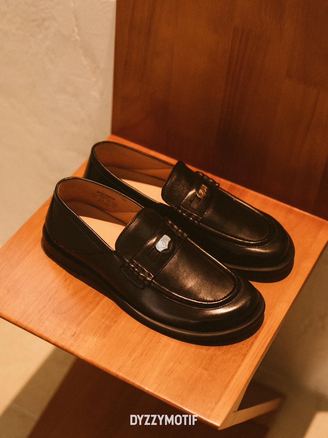 DYZZYMOTIF COWHIDE LEATHER PENNY LOAFER