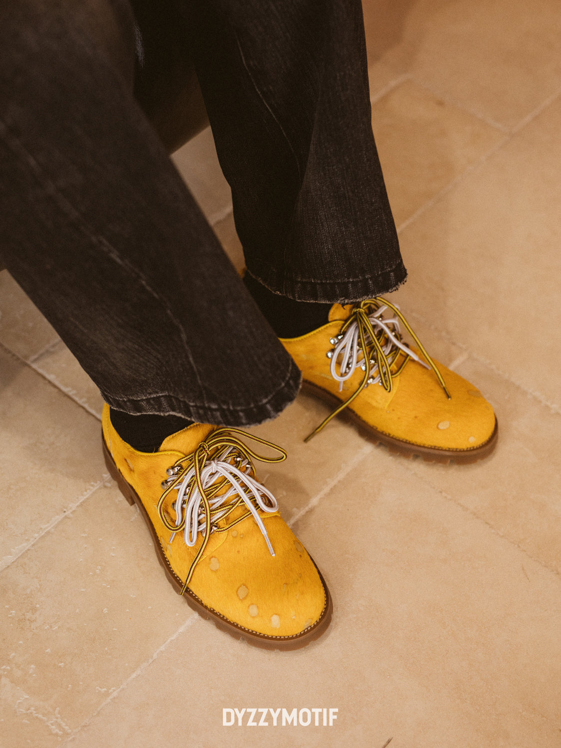 DYZZYMOTIF HORSEHAIR DERBY CAVALLO